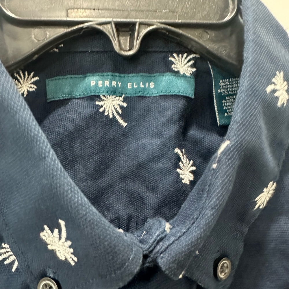 Perry Ellis Men’s Button Up - Picture 4 of 5